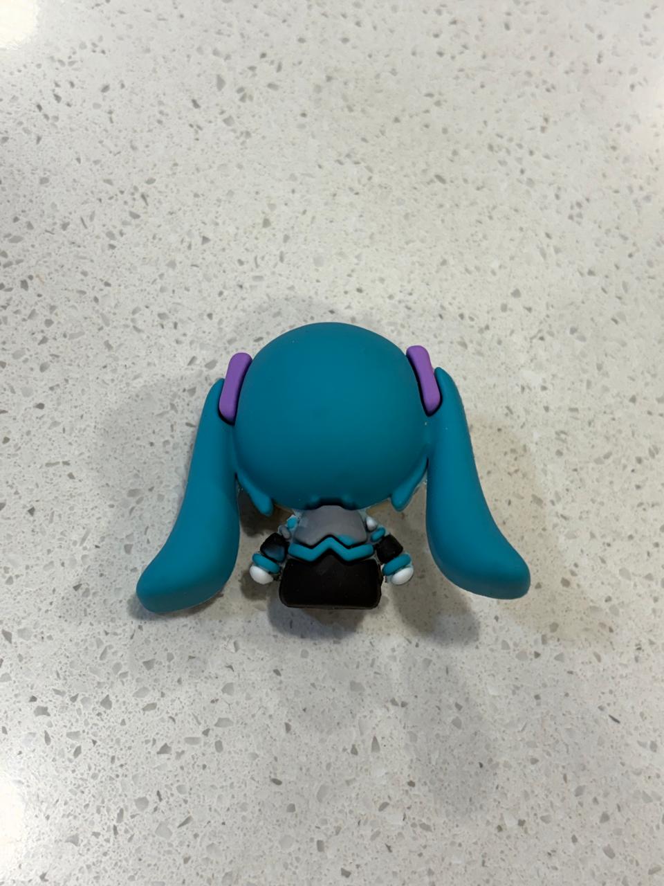 Figura chibi Hatsune Miku clasica NO ORIGINAL - Imagen 2