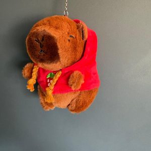Llavero de plush Capibara con capucha roja